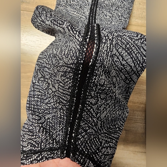 Lululemon Wonder Under black white mesh high rise Leggings 24" size 6 - Picture 7 of 11